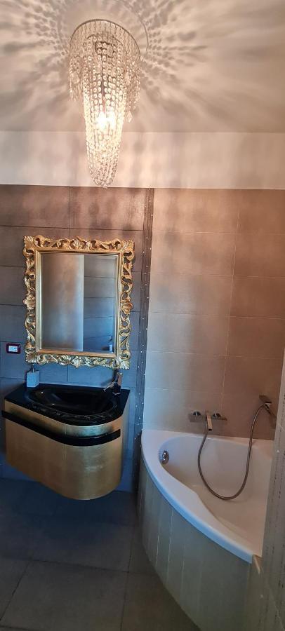 Salute Apartments แตร์นี ภายนอก รูปภาพ
