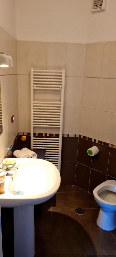 Salute Apartments แตร์นี ภายนอก รูปภาพ